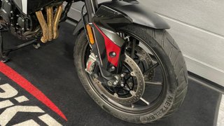 Triumph Tiger 900 GT Pro Roja