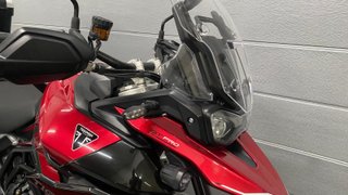 Triumph Tiger 900 GT Pro Roja