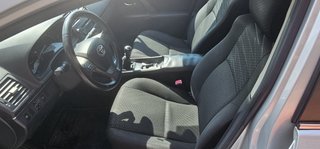 Toyota Avensis 2010 con libro de mantenimiento