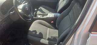 Toyota Avensis 2010 con libro de mantenimiento