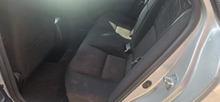 Toyota Avensis 2010 con libro de mantenimiento
