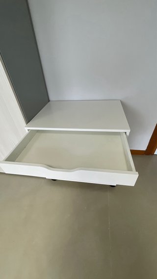 Cajonera blanca con ruedas