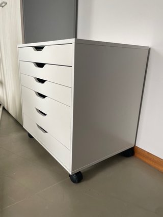Cajonera blanca con ruedas