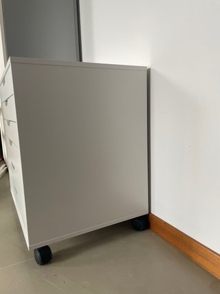 Cajonera blanca con ruedas