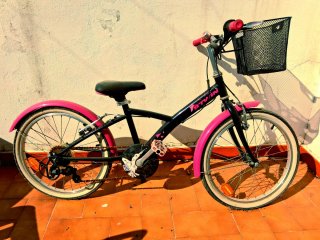 Bicicleta infantil BTWIN rosa y negra