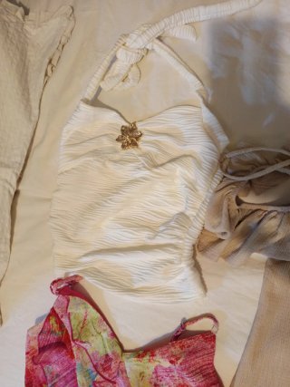 Lote 3 prendas: vestido y 2 tops