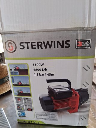 Bomba de agua Sterwins roja y negra