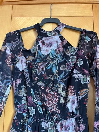 Vestido floral hombro al aire