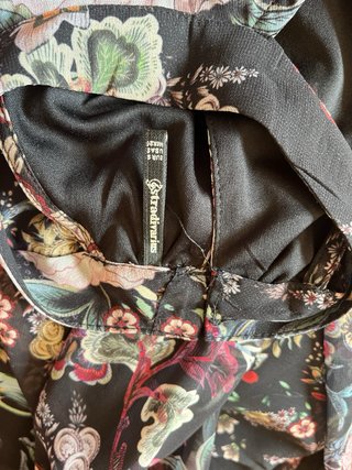 Vestido floral hombro al aire