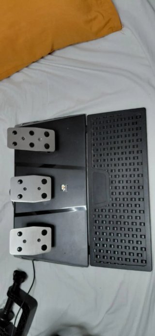 Volante y Pedales y Cambio para PC, PS y Nintendo.