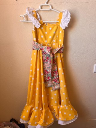 Vestido de flamenca amarillo con lunares