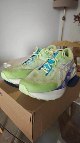 Asics Novablast TR T.46,5 Verde Multicolor