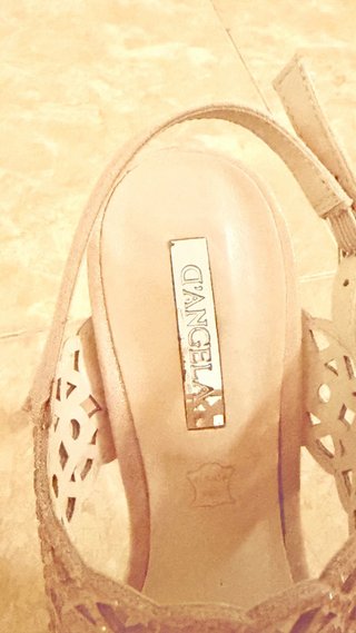 Sandalias de fiesta elegante con detalles calados