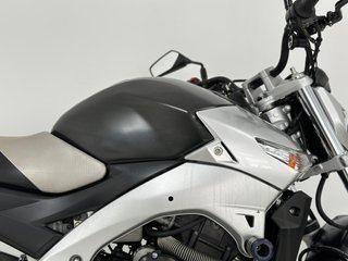 SUZUKI GSR 600