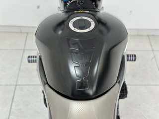 SUZUKI GSR 600