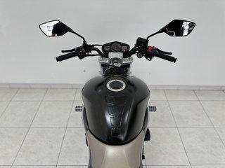 SUZUKI GSR 600