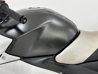 SUZUKI GSR 600