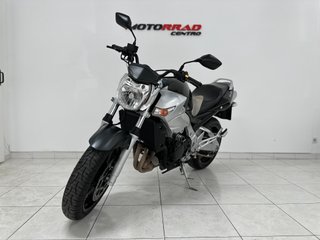 SUZUKI GSR 600
