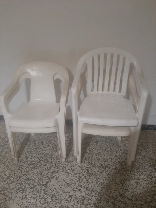 Sillas de plástico blancas apilables