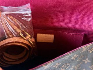 Louis Vuitton Pochette Monogram con Catena