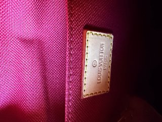 Louis Vuitton Pochette Monogram con Catena