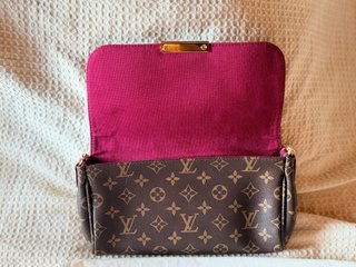Louis Vuitton Pochette Monogram con Catena