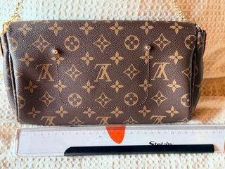 Louis Vuitton Pochette Monogram con Catena