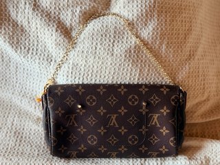 Louis Vuitton Pochette Monogram con Catena