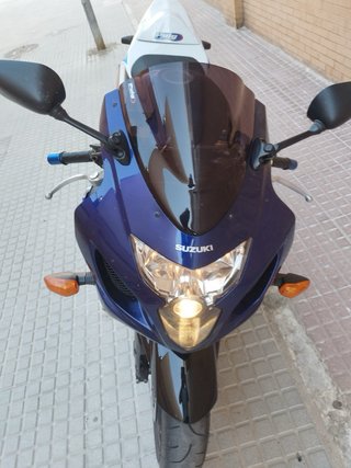 Suzuki GSX 600cc Moto Deportiva Azul