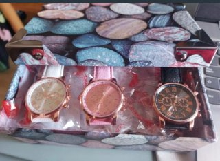 OFERTA..SIN ESTRENAR. 3 RELOJES EN COFRE