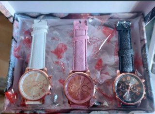 OFERTA..SIN ESTRENAR. 3 RELOJES EN COFRE