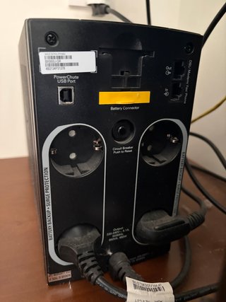 SAI APC Back-UPS 950