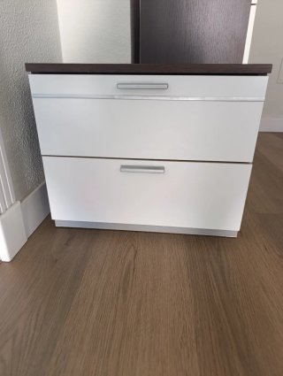 2 Mesitas de Noche Blancas y Marrones