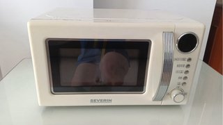 Microondas Severin crema
