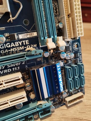 Placa base Gigabyte GA-H55M-D2H Intel 1156