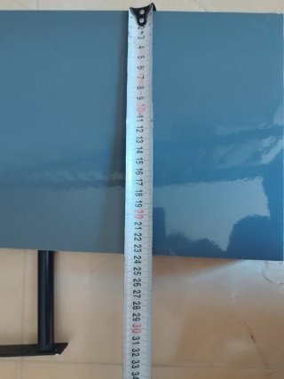 Dos baldas de madera grises para pared