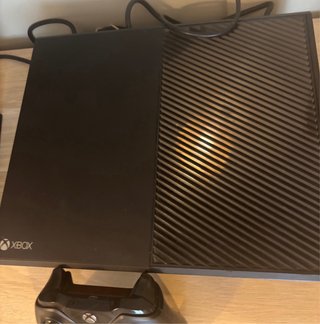 Xbox One Negra con Mando
