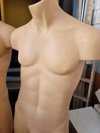 MANIQUI BEIGE DE HOMBRE