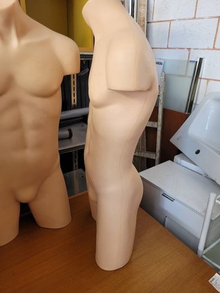 MANIQUI BEIGE DE HOMBRE
