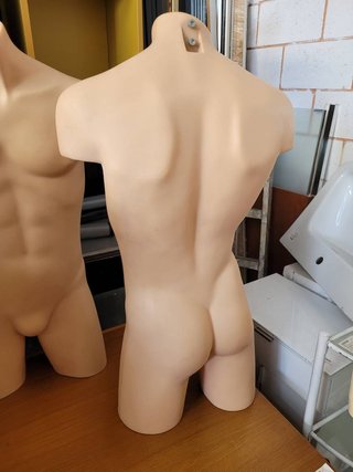 MANIQUI BEIGE DE HOMBRE