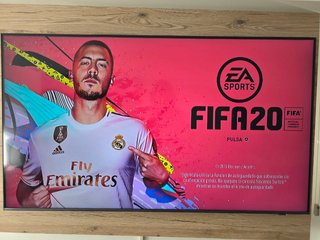 Nintendo Switch + Accesorios + Juego FIFA 20