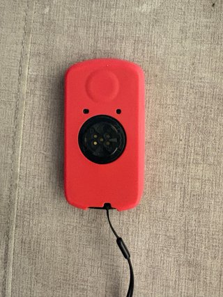 Garmin 1040 con funda protectora roja