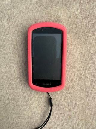 Garmin 1040 con funda protectora roja