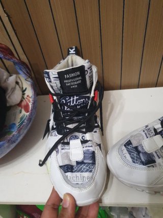 Zapatillas deportivas rojas y blancas