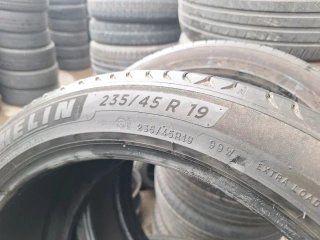 235 45 R19 99W Michelin - 2 neumáticos +80%