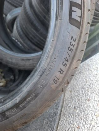 235 45 R19 99w Michelin - 2 neumáticos +80%