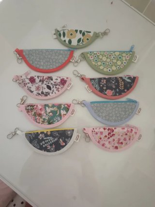 Monedero llavero artesanal floral