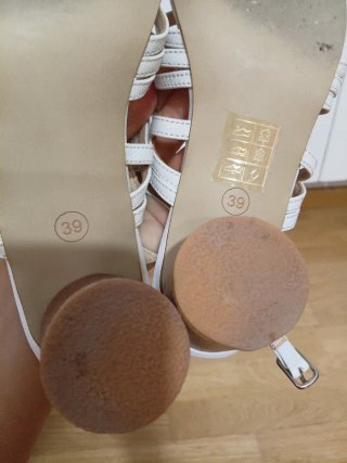 Sandalias blancas tacón bajo
