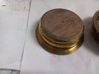 2 Potes de Metal Dourado e Prateado