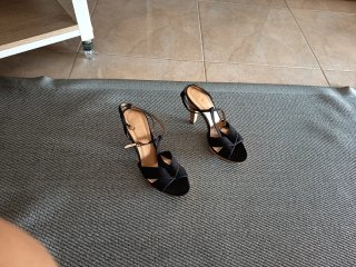Sandalias negras de tiras